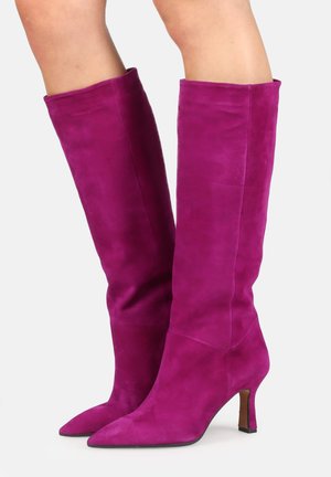 Boots - petunia