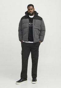 Jack & Jones Pusa - black