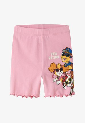 Short rose pour enfants avec trois personnages de la Pat’ Patrouille portant des lunettes de soleil et le texte « Paw Patrol ».