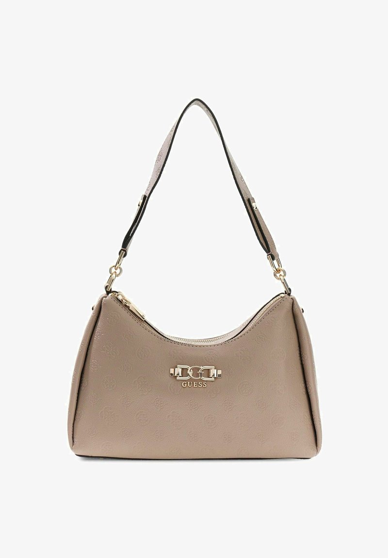 Bolso Guess de cuero topo con emblema del logo en dorado, cierre de cremallera y correa ajustable para el hombro.