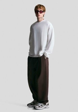 STRAIGHT-FIT TAILORED  - Stoffhose - brown