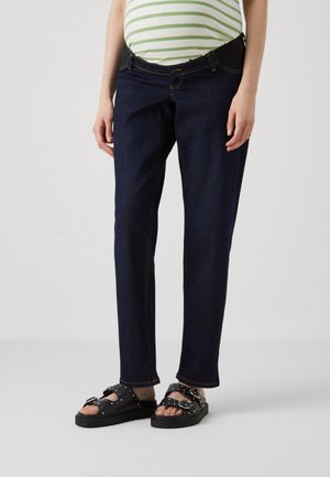 Pantaloni din denim bleu închis cu picior conic, cu închidere prin buton și fermoar, și cusături în contrast. Asortați cu sandale negre cu lațuri.