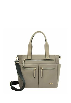 Beige Handtasche mit zwei oberen Griffen, abnehmbarem schwarzem Schulterriemen, drei vorderen Reißverschlusstaschen und goldfarbenem Logo sowie Hardware-Akzenten.