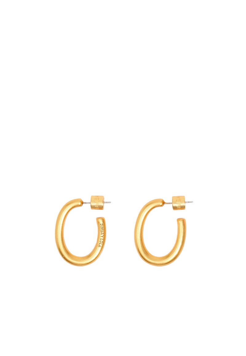 Pendientes de aro color dorado con un acabado liso y pulido. Diseño redondeado con una abertura ancha y cierre de presión. Con acentos de marca.