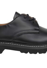 Scarpa stringata nera in pelle con finitura liscia, caratterizzata da un design semplice e dalla cucitura bianca a contrasto lungo la suola e il motivo della gomma.