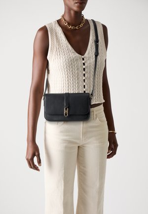 Tommy Hilfiger LIBRE FLAP CROSSOVER - Umhängetasche - black