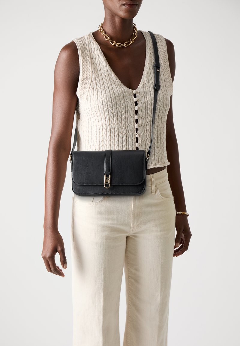 Tommy Hilfiger LIBRE FLAP CROSSOVER - Borsa a tracolla - black