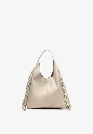 Beige Leder-Hobo-Tasche mit einem einzelnen Henkel und langen Fransen entlang beider Seiten, dargestellt auf einem weißen Hintergrund.