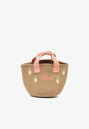 Borsa a tracolla intrecciata in paglia con manici in tessuto rosa, decorata con piccoli ananas ricamati e nome del marchio cucito in rosa sul davanti.