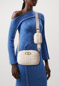LIU JO CAMERA CASE SET - Umhängetasche - soft cream
