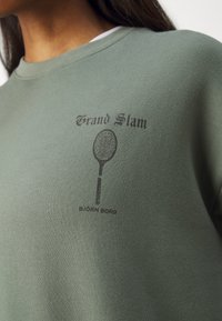 Thumbnail Image 9