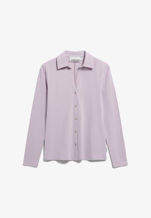 Helllila langärmliges Shirt mit Kragen, Frontknöpfen und glatter Textur. Einfaches Design, keine Muster oder Akzente.