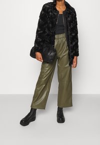 Vero Moda Abrigo de invierno - black