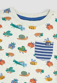 JoJo Maman Bébé GARDEN BUGS REGULAR FIT - Marškinėliai su spaudiniu - natural garden bugs