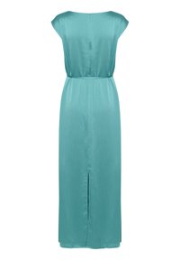 Een lange, mouwloze, turquoise jurk gemaakt van een verfijnde stof, met een ritssluiting op de rug en een subtiele split aan de onderkant voor bewegingsgemak.