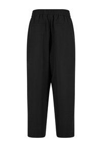 Crne hlače s elastičnim pojasom, s dva stražnja džepa i opuštenim krojem. Izrađene od mekog materijala s glatkom teksturom.