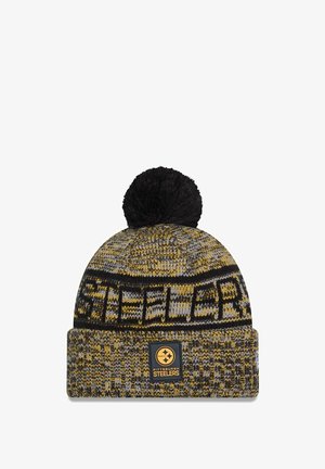 Berretto a maglia in nero, oro e grigio con pompon in cima. Presenta un polsino a coste e una patch con il logo "STEELERS" sul davanti.