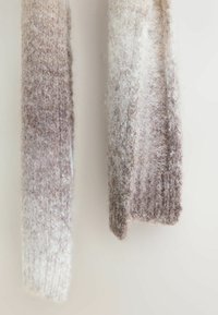 Knitted scarf in gradient beige to brown, made of fuzzy, soft material. Features a ribbed texture at the edges, designed for warmth.