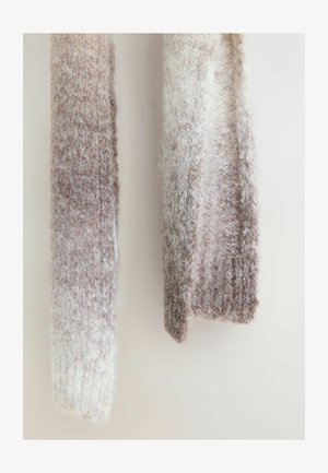 Kootud sall gradientpruunides toonides, beežist pruunini, valmistatud udusest ja pehmest materjalist. Äärtes on soonikustruktuur, mis on loodud sooja hoidmiseks.