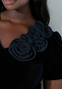 Ulla Popken KÖRPERNAHROSEN PUFF-HALBARM - Etuikleid - marine