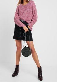 VILA Strickpullover - red