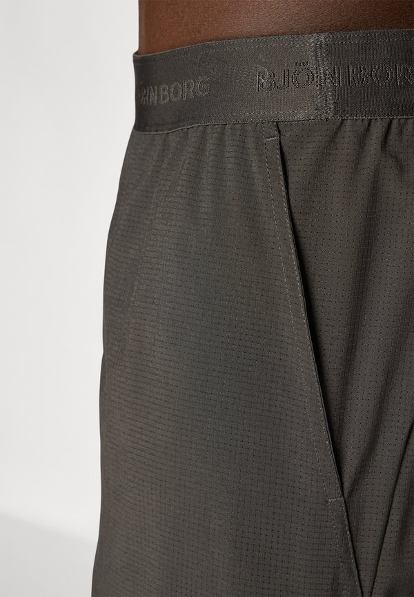 ACE PRO SHORTS - Sports shorts - peat2