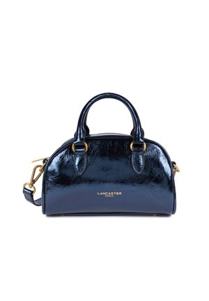 Borsa a mano in vernice blu navy con forma strutturata, doppi manici superiori, tracolla removibile e dettaglio logo dorato sul fronte.