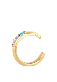 Anillo de tono dorado que presenta cinco cristales multicolores (azul, rosa, violeta) engastados en la parte superior, elaborado en plata de ley 925.