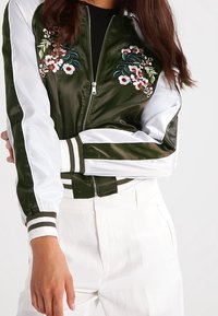 Vero Moda Bomberjacka - green