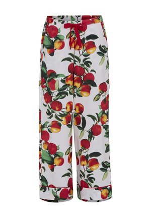 Pantalon blanc avec imprimés de pommes rouges et jaunes ainsi que des feuilles vertes, taille à cordon rouge et ourlets retroussés.