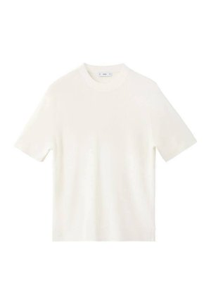 Tricou alb cu mâneci scurte, confecționat din material reiat. Are un decolteu rotund și tăieturi laterale la tiv pentru libertate de mișcare.