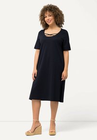 Ulla Popken STRAPPY CUTOUT - Jerseyklänning - navy blue