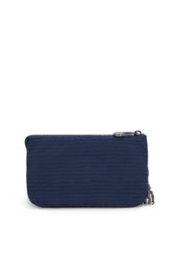 Pochette navy con zip realizzata in materiale texturizzato con una finitura liscia, caratterizzata da un attacco in metallo per un portachiavi sul lato.