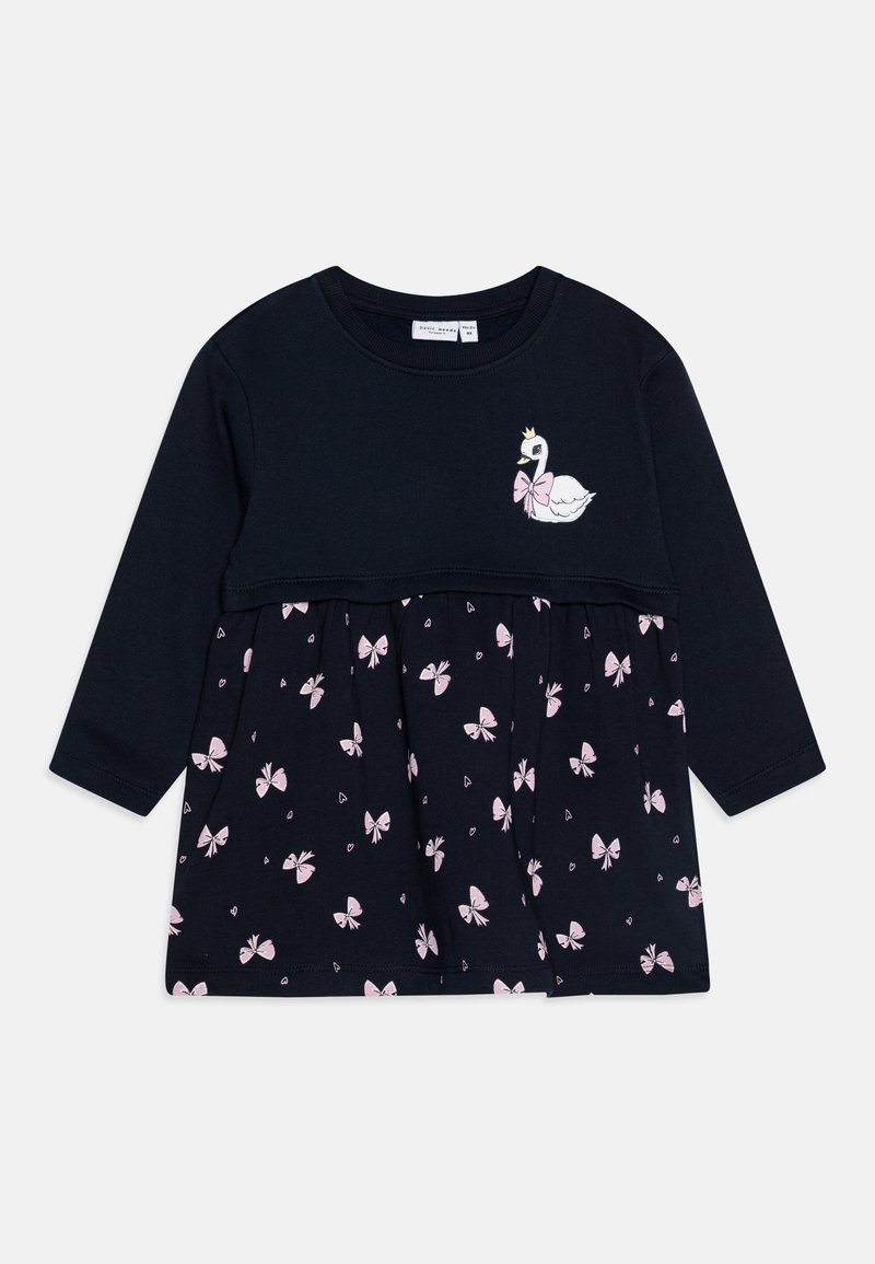 Jūrų laivyno ilgomis rankovėmis suknelė, puošta gulbės raštu su karūna ir kaspinu, bei su išsiplečiančia sijona, nusėtą rožiniais drugeliais. Minkštas medvilnės audinys.