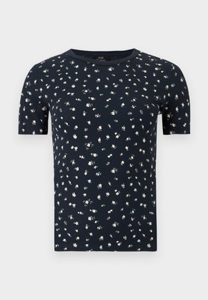 T-shirt bleu marine à manches courtes avec un petit motif floral blanc et un col rond sur un fond uni.