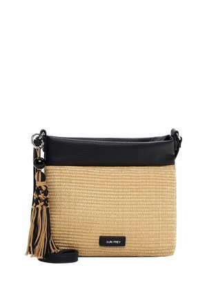 Umhängetasche mit gewebtem beigem Körper, schwarzem Lederbesatz, dekorativem Quaste und "SURI FREY"-Etikett auf der Vorderseite.