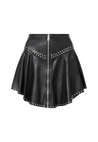 Zwarte leren minirok met een uitlopende ontwerp, zilveren studs langs de zoom en taille, en een rits aan de voorkant. Gladde textuur over de gehele rok.