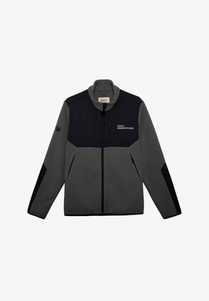 Herre jakke med fuld lynlås og høj krave, mørkegrå krop, sort øverste bryst og ærmer, brystlomme og "HALO" tekst med tal foran.