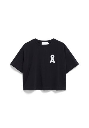 Schwarzes, kurzes T-Shirt aus Baumwolle mit einem weißen Grafiklogo "A" auf der linken Brust. Kurze Ärmel und runder Halsausschnitt.