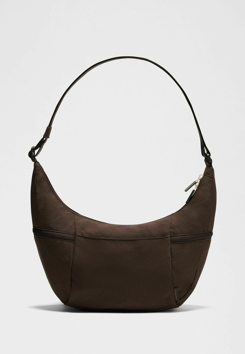 banana bag lululemon Caramel lip balm Lululemon Everywhere Belt Bag 1L