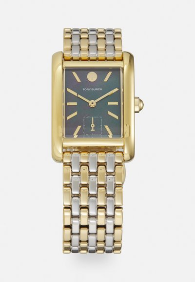 Montre-bracelet rectangulaire à maillons dorés et argentés avec cadran noir, index dorés, logo Tory Burch et petit cadran des secondes à 6 heures.
