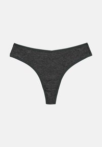 String gris foncé en tissu texturé avec une ceinture lisse. Présente un design minimaliste sans motifs ni accents visibles.