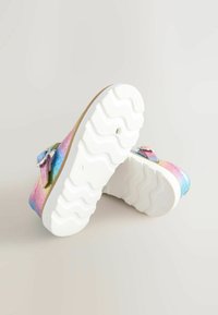 Glittery sandals with a pink, blue, and green gradient upper. Features a durable white, wavy-textured sole and adjustable strap with buckle.