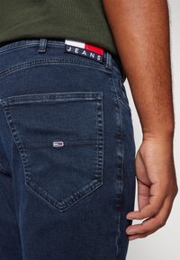 Tommy Jeans SCANTON - Džíny Slim Fit - denim dark