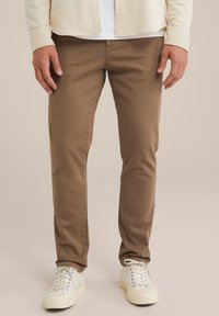 WE Fashion SLIM FIT - Hlače chino - brown