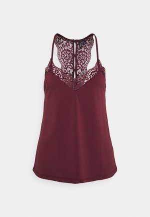 Camiseta burdeos con detalles de encaje en el escote y la parte posterior, que cuenta con tirantes finos ajustables y una textura suave.