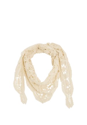 Écharpe en dentelle crochet crème avec motifs floraux et bords festonnés, pliée lâchement en forme triangulaire.
