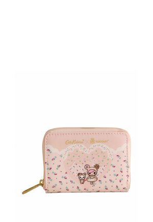 Pinkfarbene Reißverschluss-Geldbörse mit kleinem Blumenmuster, herzförmigem Mittelpunkt mit Streuseln und zwei Cartoon-Figuren vorne.