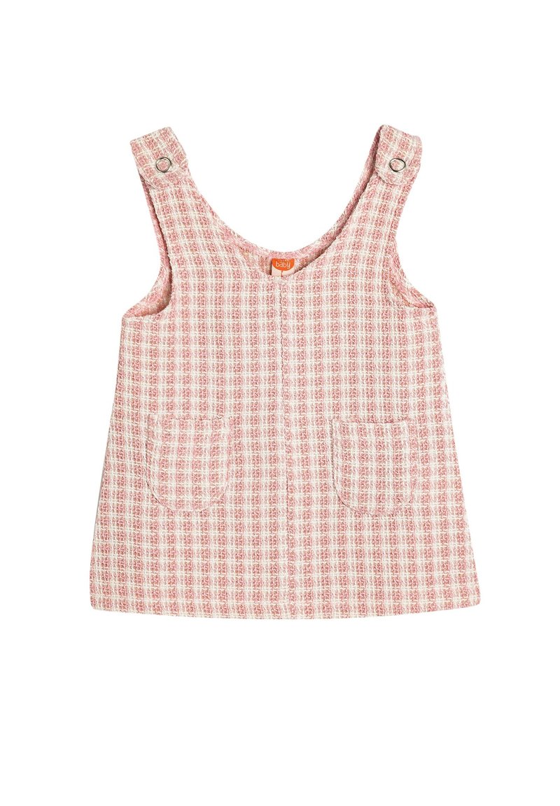Rosa ternet babydress med brede skulderstropper, to frontlommer og trykknaplukninger. Lavet af tekstureret stof.