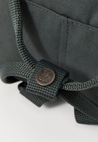 Fjällräven KÅNKEN MINI UNISEX - Mochila - forest green